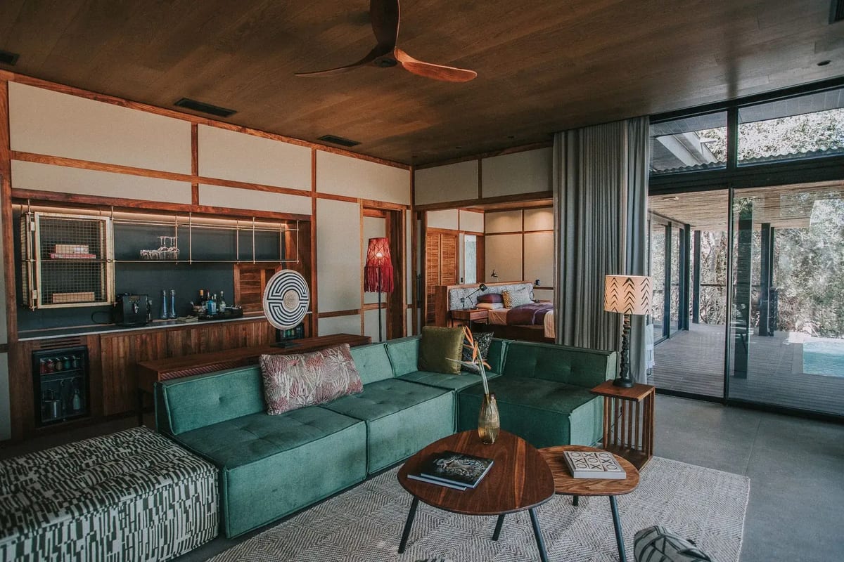 Tanda Tula interior room