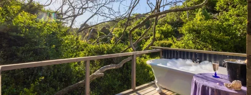 Endlovana Coastal Hideaway romantic bath with a view