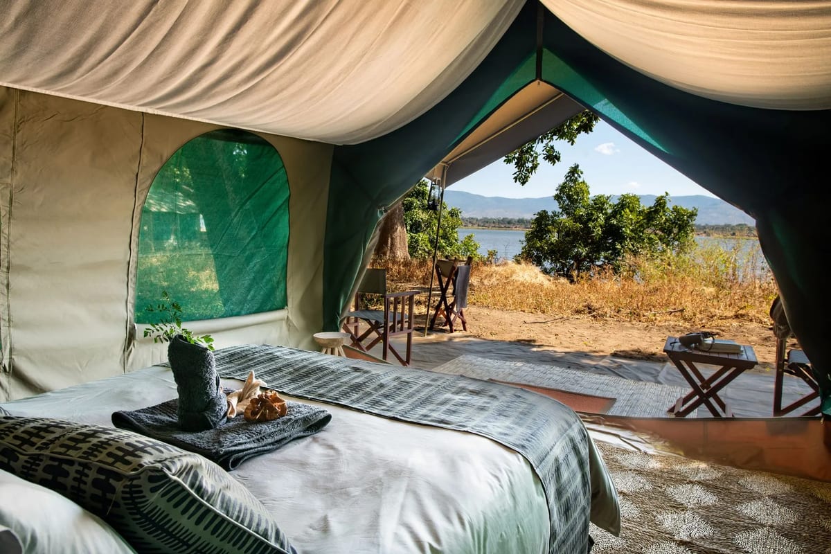 machaba-zimbabwe-mana-river-room-double-room-with-view-over-river-luxury+camping+africa-1920w